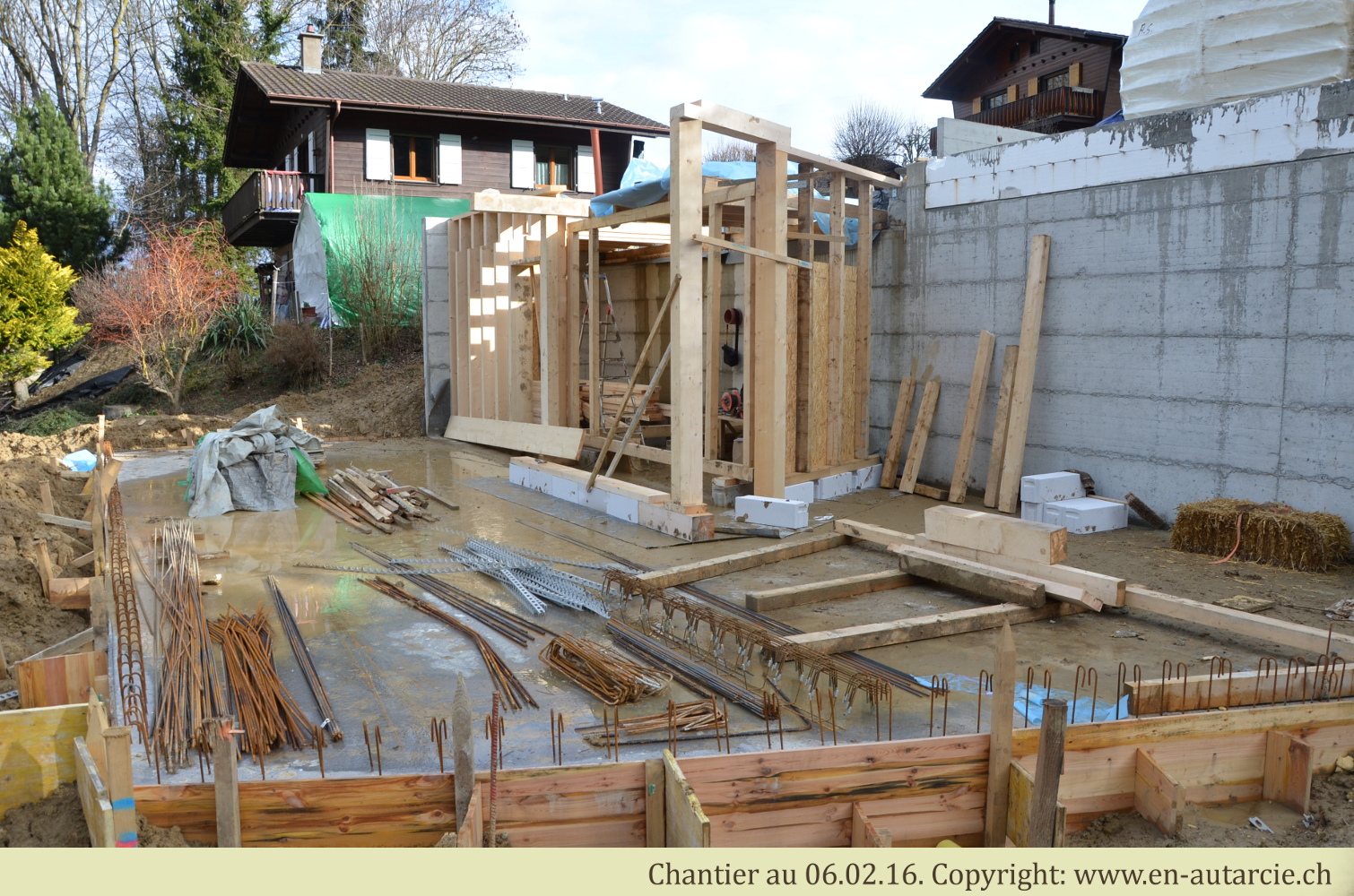 06.02.12 Rangement du chantier et préparation des structures en bois de la maison.